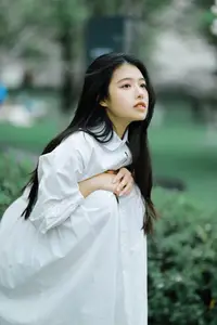 Long Xing Er: Graceful Cherry Blossom Muse – YiTuYu Vol.8741 Poetic Portrait-16