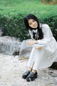 Long Xing Er: Graceful Cherry Blossom Muse – YiTuYu Vol.8741 Poetic Portrait-11