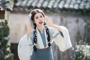 Cui Xiao Li: Alluring Traditional Charm in YiTuYu Vol.8774-9