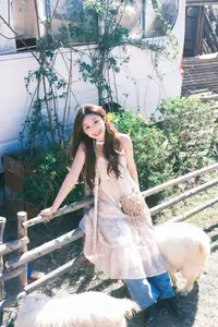 YiTuYu Vol.8678: Chickkii's Radiant Charm Bathed in Golden Sunlight and Natural Artistry-9