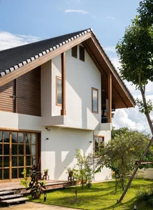 The Art of Slow Living: A Modern Sloped Roof Sanctuary to Witness All Four Seasons-1