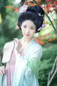 YiTuYu Vol.8521 Tu Ya W: Immerse in the Classical Grace of a Muse in a Fairy-tale Setting-8