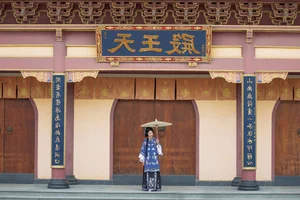 Timeless Elegance: Xin Xin in YiTuYu Art Language Vol.8883-33