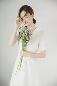 Zhou Xu Xu: Pure Beauty with Flowers in the Enchanting YiTuYu Vol.8758 Collection-18