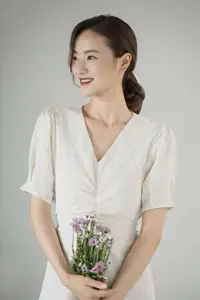 Zhou Xu Xu: Pure Beauty with Flowers in the Enchanting YiTuYu Vol.8758 Collection-0