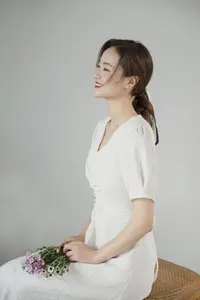 Zhou Xu Xu: Pure Beauty with Flowers in the Enchanting YiTuYu Vol.8758 Collection-15