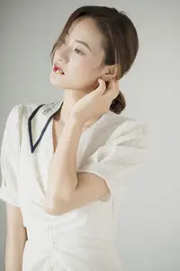 Zhou Xu Xu: Pure Beauty with Flowers in the Enchanting YiTuYu Vol.8758 Collection-2