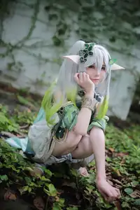 Enchanting Nahida Cosplay by Coser Uesugi Erika: A Divine and Playful Transformation!-8