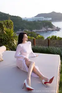 An Ran's Elegant White Dress XiuRen No.10747 Captivating Serenity in Natural Light.-26