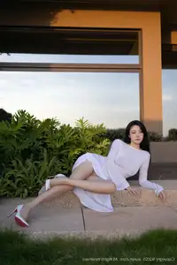 An Ran's Elegant White Dress XiuRen No.10747 Captivating Serenity in Natural Light.-17