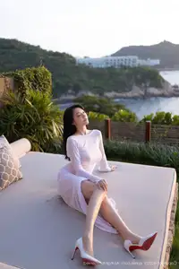 An Ran's Elegant White Dress XiuRen No.10747 Captivating Serenity in Natural Light.-50