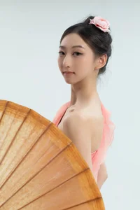 Elegant Portrait Photography Featuring Xiao Tao Er Jiang in YiTuYu Art Language Vol.9388: A Study in Movement and Graceful Fashion Aesthetics-1