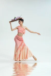 Elegant Portrait Photography Featuring Xiao Tao Er Jiang in YiTuYu Art Language Vol.9388: A Study in Movement and Graceful Fashion Aesthetics-7