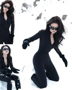 Quyen Qui Goes Viral: Bold Fashion Amidst Snowy Landscape, Captivating All Eyes-3