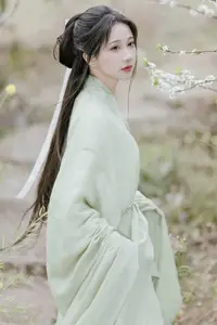 Pure Elegance of Qi Luo Sheng De Xiao Su Su Amidst Spring Blossoms - YiTuYu Vol.8817-10