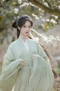 Pure Elegance of Qi Luo Sheng De Xiao Su Su Amidst Spring Blossoms - YiTuYu Vol.8817-12