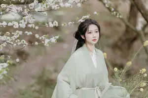 Pure Elegance of Qi Luo Sheng De Xiao Su Su Amidst Spring Blossoms - YiTuYu Vol.8817-16