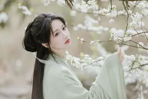 Pure Elegance of Qi Luo Sheng De Xiao Su Su Amidst Spring Blossoms - YiTuYu Vol.8817-0