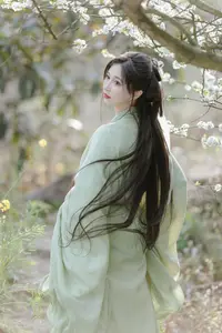 Pure Elegance of Qi Luo Sheng De Xiao Su Su Amidst Spring Blossoms - YiTuYu Vol.8817-15