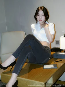 Modern Elegance with Zhi Zhi in XiuRen No.10785: A Chic Office Vibe-4