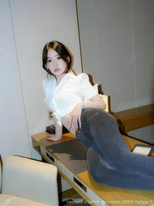 Modern Elegance with Zhi Zhi in XiuRen No.10785: A Chic Office Vibe-14