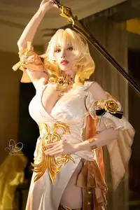 Experience Hane Ame's Aglaia from Honkai Star Rail: A Mesmerizing Cosplay Masterpiece!-2