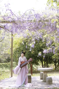 Ethereal Radiance: A Glimpse into Xiao Y’s World of Soft Light and Artistic Fashion-9