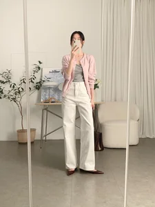 Effortless White Jeans Outfit Ideas: How to Style White Denim for a Youthful and Feminine Look in 2026-1