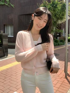 Effortless White Jeans Outfit Ideas: How to Style White Denim for a Youthful and Feminine Look in 2026-0