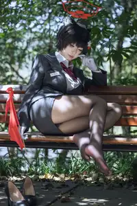 Discover Tsubaki Guide Cosplay by Shi Liang Yu: Charming Elegance Unleashed.-5