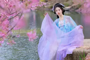 Hua Zhuang Shi Tian: Ethereal Beauty in Hanfu Amidst Cherry Blossoms, YiTuYu Vol.8837-15