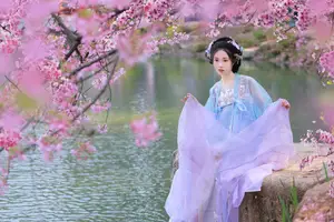 Hua Zhuang Shi Tian: Ethereal Beauty in Hanfu Amidst Cherry Blossoms, YiTuYu Vol.8837-2