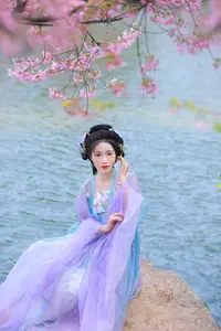 Hua Zhuang Shi Tian: Ethereal Beauty in Hanfu Amidst Cherry Blossoms, YiTuYu Vol.8837-1