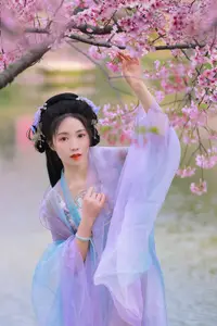 Hua Zhuang Shi Tian: Ethereal Beauty in Hanfu Amidst Cherry Blossoms, YiTuYu Vol.8837-8