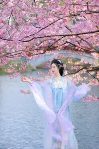Hua Zhuang Shi Tian: Ethereal Beauty in Hanfu Amidst Cherry Blossoms, YiTuYu Vol.8837-13