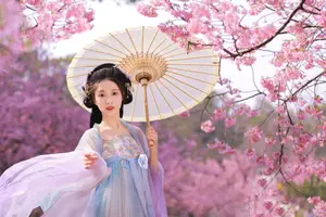 Hua Zhuang Shi Tian: Ethereal Beauty in Hanfu Amidst Cherry Blossoms, YiTuYu Vol.8837-11