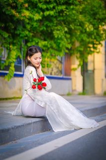 Vietnamese Girl in Traditional White Ao Dai | Graceful Beauty-6