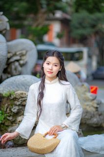 Vietnamese Girl in Traditional White Ao Dai | Graceful Beauty-14