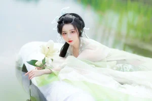 Elegant Portrait Photography: Art Language Vol.9110 Featuring Model Qi Luo Sheng De Xiao Su Su – Stunning Artistic Fashion Collection-1