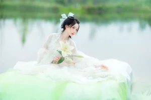 Elegant Portrait Photography: Art Language Vol.9110 Featuring Model Qi Luo Sheng De Xiao Su Su – Stunning Artistic Fashion Collection-24