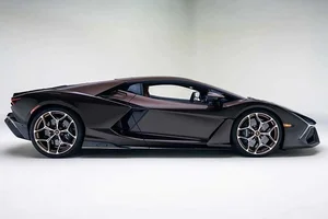 The breathtaking Lamborghini Revuelto in exclusive $9,000 metallic bronze finish-8