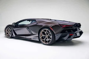 The breathtaking Lamborghini Revuelto in exclusive $9,000 metallic bronze finish-4