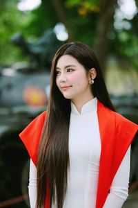 Hat De: Elegant Beauty & Charisma in Studio Portrait-3