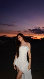 Hat De: Elegant Beauty & Charisma in Studio Portrait-4