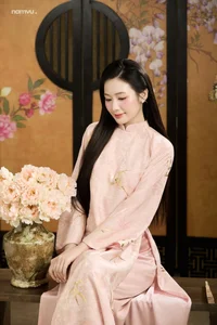 Radiant Grace in Soft Pink Silk Ao Dai: A Poetic Indochine Muse-12