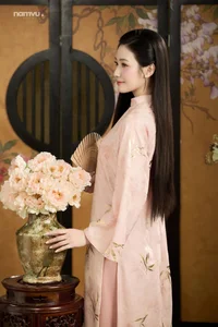 Radiant Grace in Soft Pink Silk Ao Dai: A Poetic Indochine Muse-10