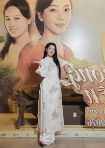 The Face Vietnam 2018 Runner-up Dazzles in Elegant Ao Dai at "Ai Thuong Ai Men" Film Premiere-1