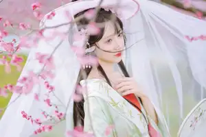 Graceful Hanfu Beauty Amidst Cherry Blossoms - Qi Luo Sheng De Xiao Su Su | YiTuYu Vol.8553-7