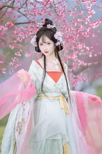 Graceful Hanfu Beauty Amidst Cherry Blossoms - Qi Luo Sheng De Xiao Su Su | YiTuYu Vol.8553-10