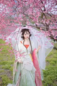 Graceful Hanfu Beauty Amidst Cherry Blossoms - Qi Luo Sheng De Xiao Su Su | YiTuYu Vol.8553-5